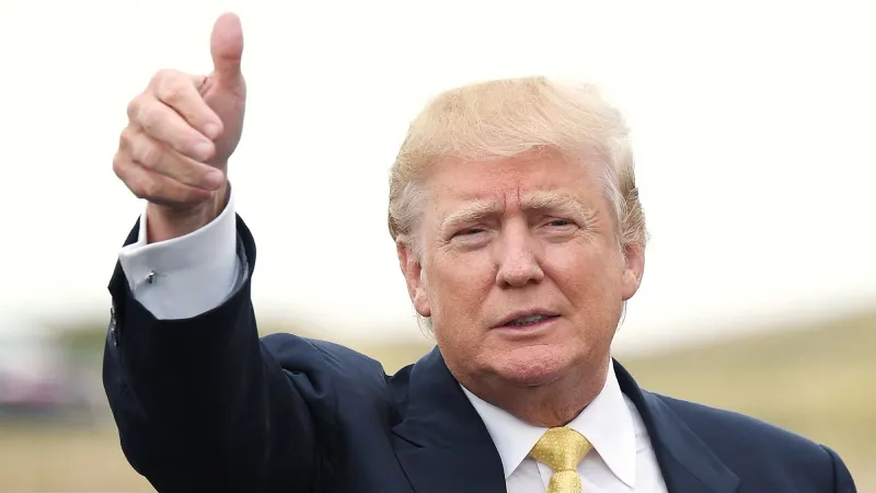 ترامب يفعلها مجددًا.. ضربة واحدة تربك نجومًا فوق العادة (فيديو)