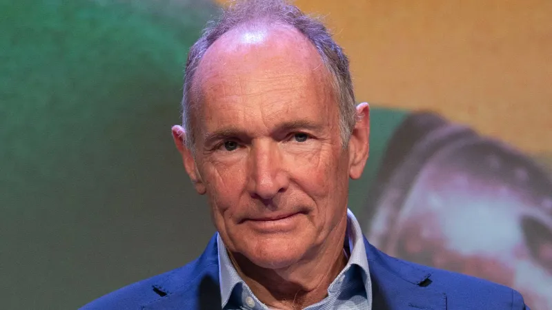 مخترع الإنترنت: علينا إنقاذ الويب من قبضة الشركات الكبرى.. والذكاء الاصطناعي فرصة