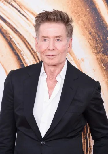 في عيد ميلاده الـ 82.. كم تبلغ ثروة مصمم الأزياء الشهير كالفن كلاين؟