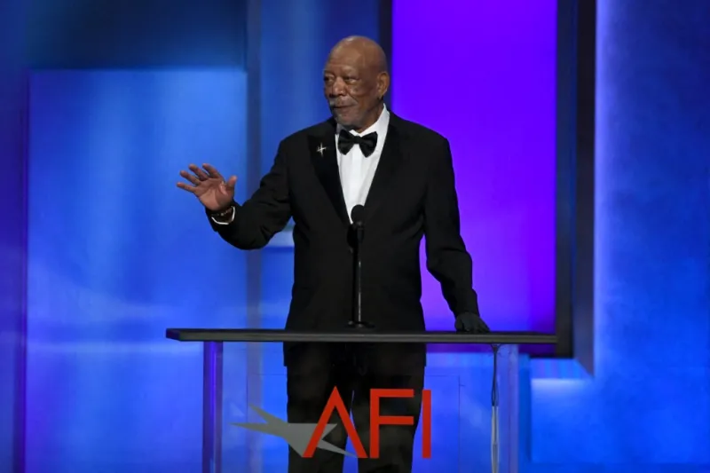 مورغان فريمان: لا للتقاعد وصوتي ملكي وأنا ضد تقليد الذكاء الاصطناعي