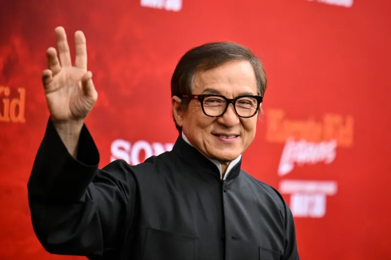 جاكي شان الخفي.. أسرار واعترافات بالندم وراء نجم الأكشن