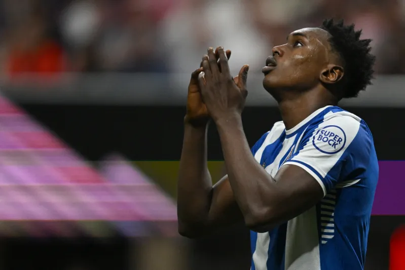 توتنهام يراقب سامو أغيهوا وعرض إنجليزي ضخم لمكتوميناي (فيديو)