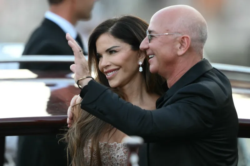  زوجة جيف بيزوس تستضيف المغنية كاتي بيري وزوجها على يخت Koru الأسطوري 