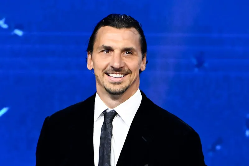 إبراهيموفيتش يستعرض أسطول سياراته الفاخرة من فيراري بقيمة 10 ملايين دولار