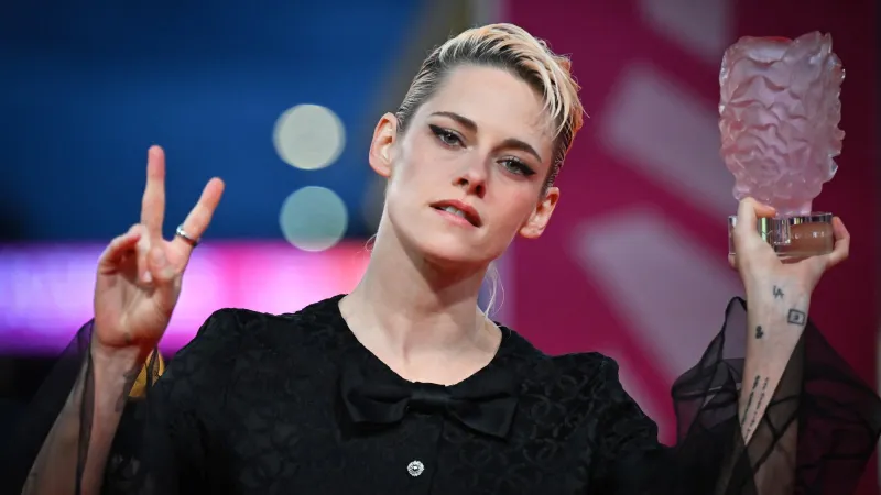 The Chronology of Water يعيد كريستين ستيوارت إلى الأضواء كمخرجة جريئة (فيديو)