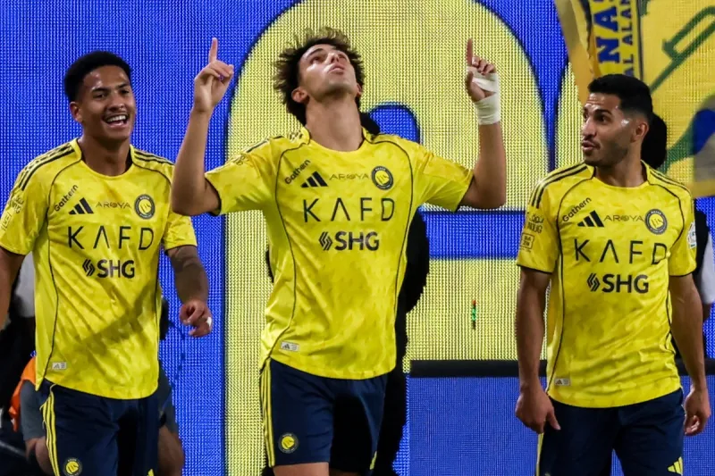 جواو فيليكس يثير الجدل بتصرف مفاجئ قبل ركلة جزاء رونالدو (فيديو)