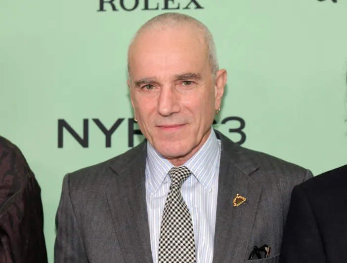 لماذا يغضب دانيال دي لويس من ربط أسلوبه التمثيلي بـ"الجنون"؟ (فيديو)