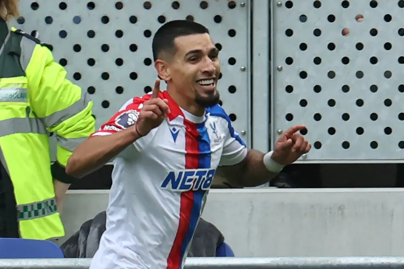 بديل حكيمي المطلوب.. برشلونة وباريس سان جيرمان يتنافسان على نجم كريستال بالاس