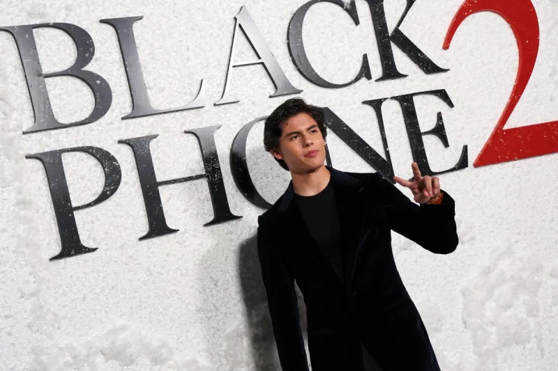 فيلم "Black Phone 2" يحافظ على الصدارة وسط تراجع تاريخي في إيرادات السينما الأمريكية