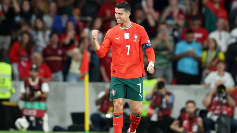 هل اقترب كريستيانو رونالدو من لقب "أغنى لاعب في التاريخ"؟ (فيديو)