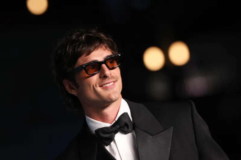  من "Euphoria" إلى الحملات الفاخرة.. كم تبلغ ثروة جاكوب إلوردي؟