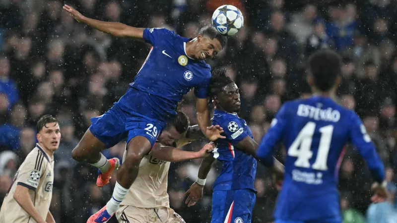 نجم تشيلسي يواجه عقوبة قاسية بسبب القيادة المتهورة في بريطانيا (فيديو)