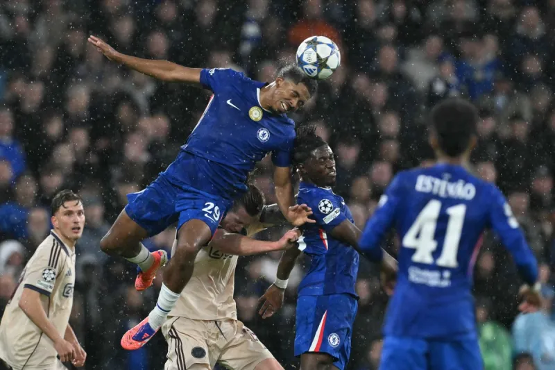 مدافع نادي تشيلسي يتلقى حظر قيادة بعد المخالفة التاسعة بسيارته اللامبورغيني