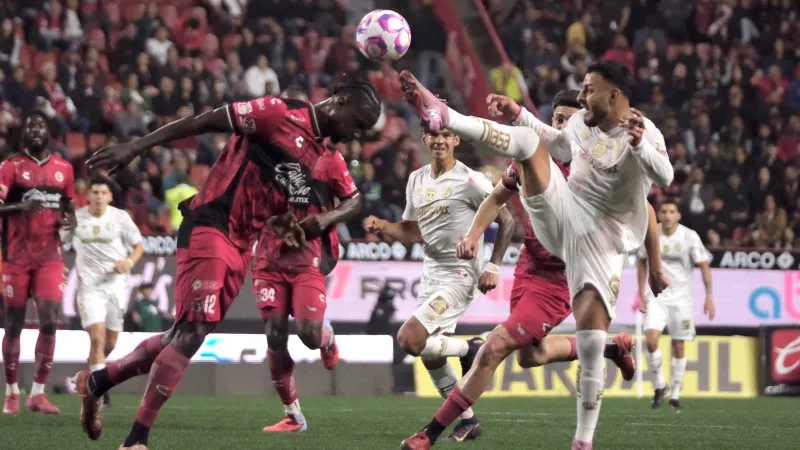 احتفال "غريب" لأليكسيس فيجا يشعل السوشيال ميديا (فيديو)