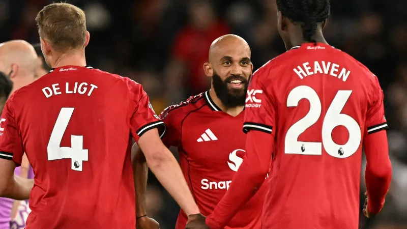 احتفال كرتوني في مانشستر: مبيومو يقلد هومر سيمبسون بعد الهدف (فيديو)