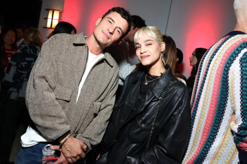 أورلاندو بلوم يثير الجدل بعد ظهوره مع راشيل لين ماثيوز في الهالوين