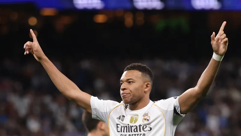 مبابي في مهمة غير مرئية.. هل ينجح في استقطاب كوناتي؟