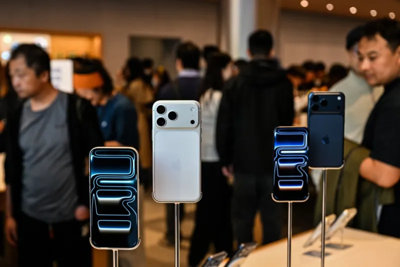 آبل تُشعل 2026 بـ أول آيفون قابل للطي و15 منتجًا جديدًا.. تفاصيل 