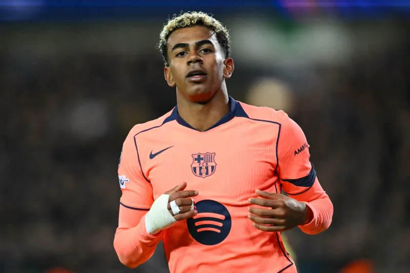 لامين يامال يشعل المدرجات في بلجيكا بـ"قبلة استفزازية" (فيديو)