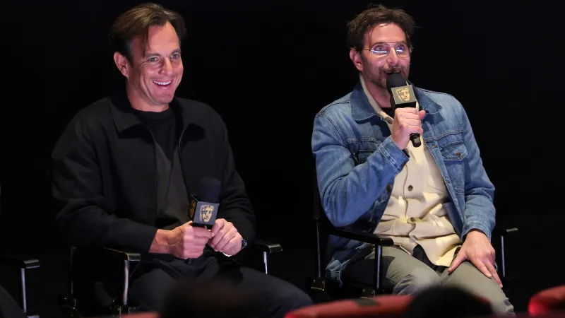 برادلي كوبر وويل آرنيت: صداقة طويلة تتحول إلى فيلم جديد "?Is This Thing On"