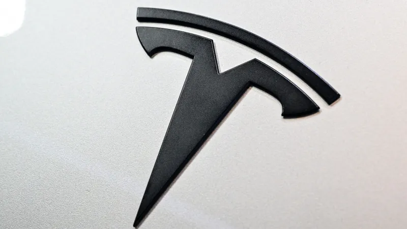 رحيل مفاجئ داخل تسلا.. قائد سايبرتراك يغادر بعد 8 أعوام