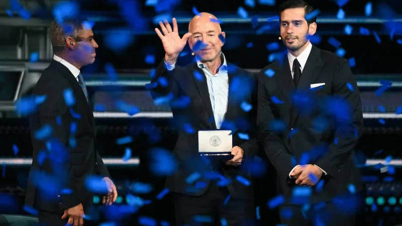 بروميثيوس يفتح أبوابه لبيزوس.. ماذا يحدث خلف الجدران؟