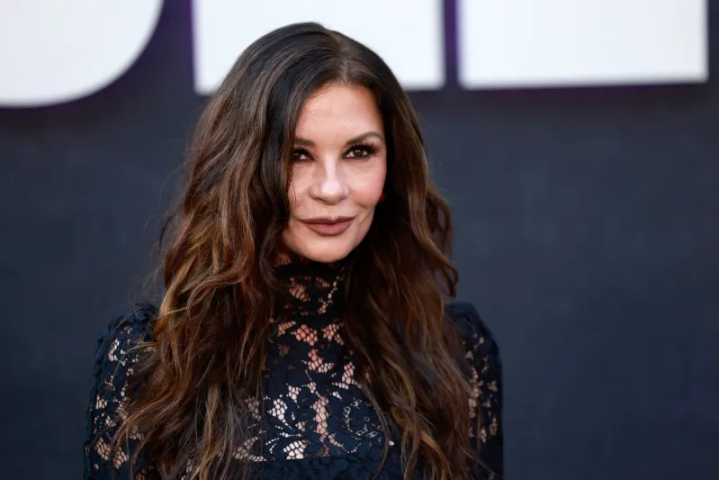 كيف احتفل مايكل دوغلاس وكاثرين جونز بذكرى زواجهما الـ25؟ (صور)