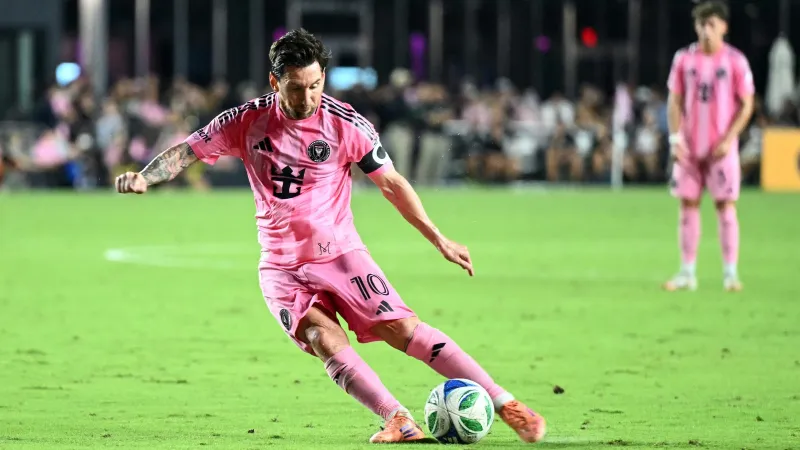 ألوان إنتر ميامي تزين حذاء ميسي 2026.. تصميم مبتكر وتقنيات مطورة