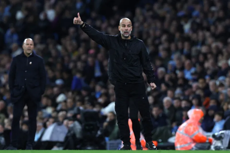 غوارديولا يوضح كيف نجح مانشستر سيتي في فرض رقابة على محمد صلاح؟