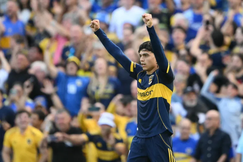 شائعات الارتباط تطارد نيكي نيكول بعد انفصالها عن لامين يامال