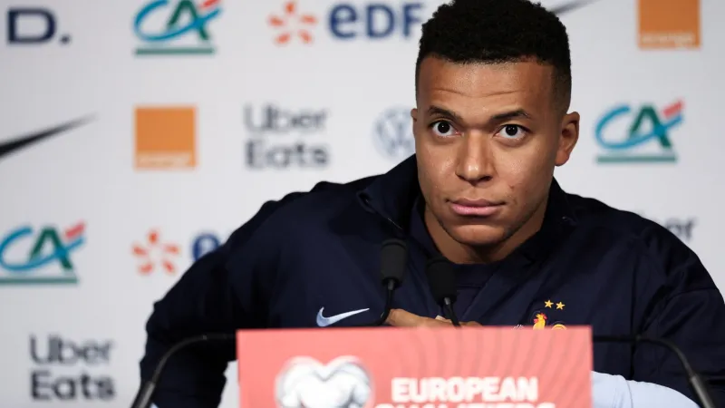 كيليان مبابي يتعاون مع Oakley وMeta لإطلاق نظارات تدريب ذكية مذهلة (فيديو)