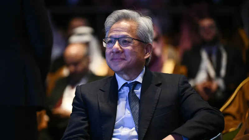 في تسجيل لاذع.. رئيس إنفيديا: من يرفض الذكاء الاصطناعي "مجنون"