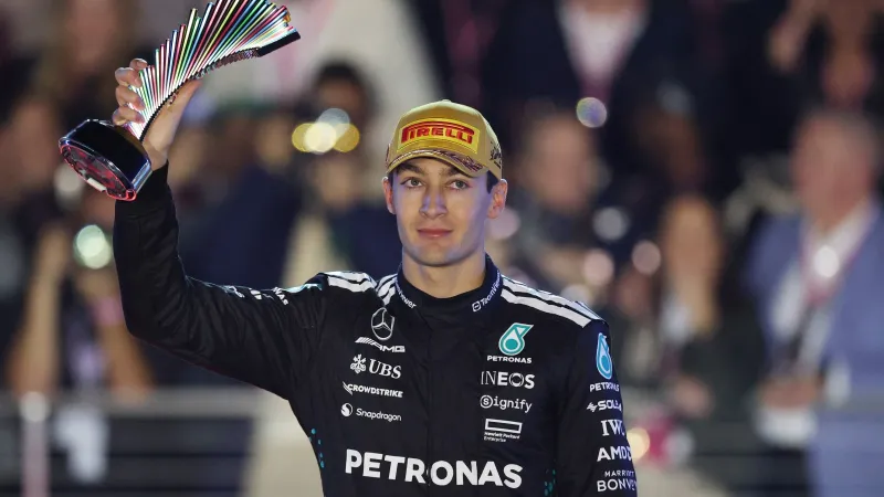 انتصار بشري جديد: جورج راسل يفوز بتحدي السرعة مع مستر بيست (فيديو)