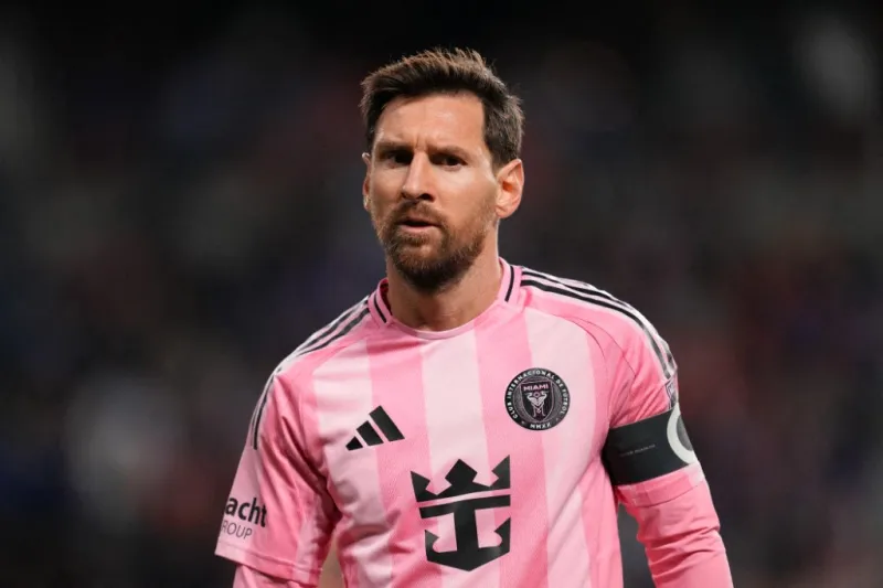 ميسي يودع صانع مسيرته الأرجنتينية.. ماذا قال عن رحيل عمر سوتو؟