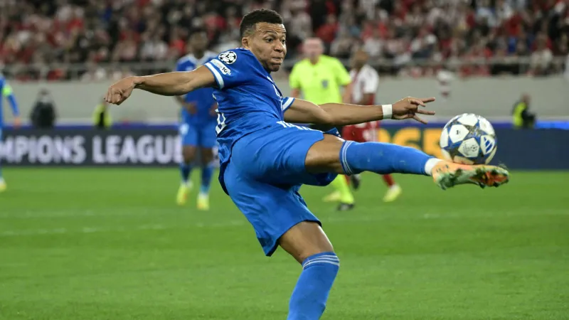 كيف ردّ مبابي على "الفرنسية السيئة" لجماهير أولمبياكوس؟