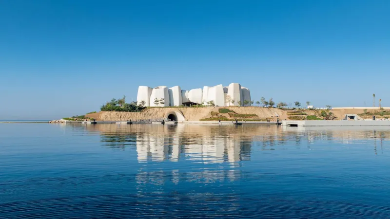 من عمق البحر إلى قمّة الترف.. أمالا تعيد رسم حدود الرفاهية