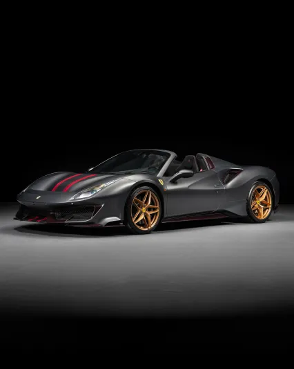 Ferrari 488 Pista Spider﻿.. تحفة نادرة تخطف الأضواء في مزاد أبوظبي  