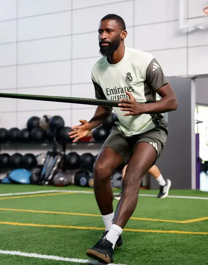 روديغر يخطف الأضواء بساعة فاخرة من ريتشارد ميل خلال زيارته لدبي