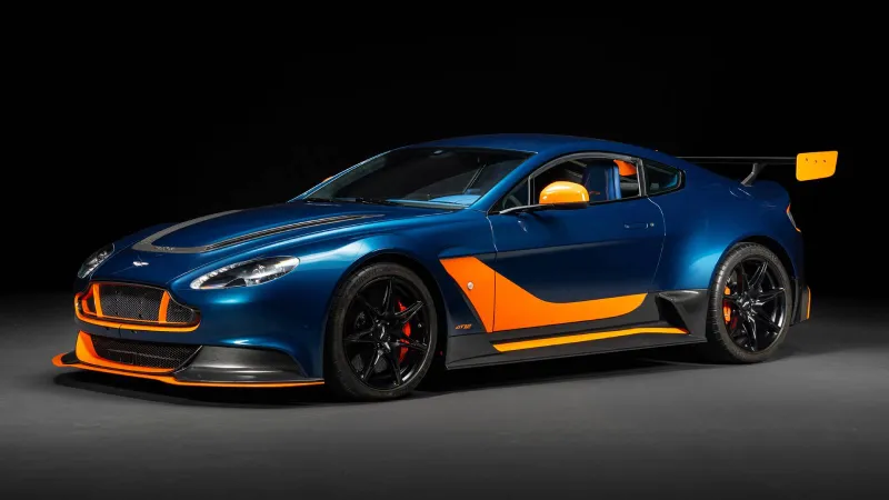 تحفة نادرة.. سيارة "أستون مارتن فانتيج GT12" تتألق في مزاد أبوظبي