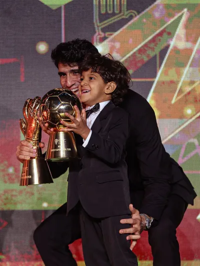 للمرة الثانية.. ياسين بونو يتوج بجائزة أفضل حارس في إفريقيا 2025 (فيديو)