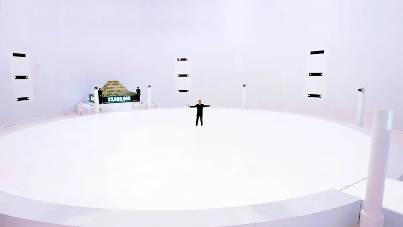 MrBeast يسجل رقماً قياسياً جديداً في غينيس بأكبر أرضية فيديو LED في العالم