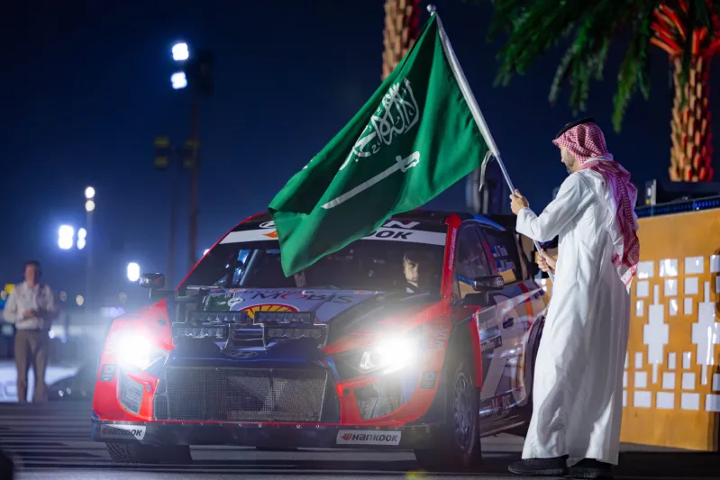 انطلاق الجولة الختامية لـ"رالي السعودية 2025" بحضور رسمي وشعبي كبير (صور)