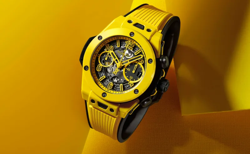 موضة الساعات الصفراء...  ترف الضوء وجرأة الاختيار