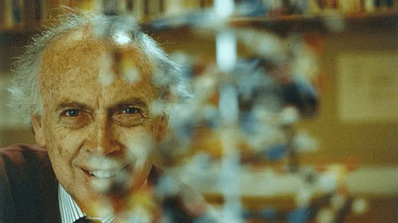 جيمس واتسون.. بين عبقرية اكتشاف الـDNA وآراء مثيرة للجدل عن العرق والجنس والوزن