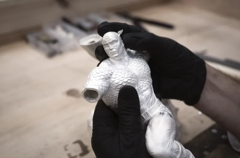 أبطال Marvel يتألقون بلمسة Asprey.. مجسمات تجمع الفخامة بالتقنية