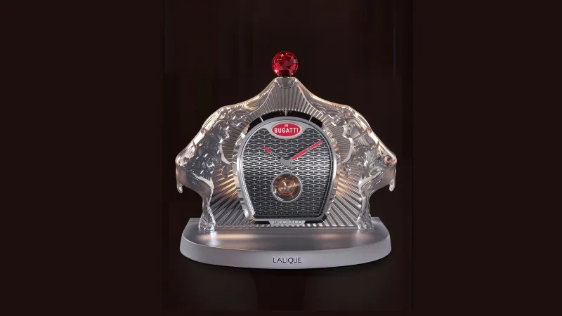 بين إرث بوغاتي العريق وحرفية جاكوب آند كو: ساعة طاولة فاخرة تجسد الهندسة والفن