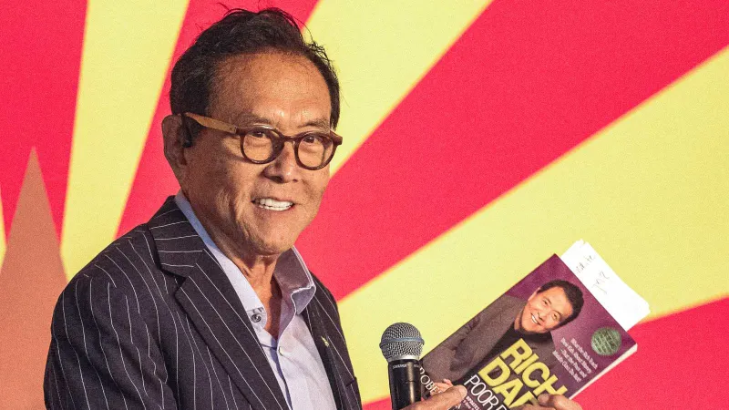 من الادخار إلى الثراء.. كيوساكي يشرح كيف يتحول الموظف إلى مستثمر