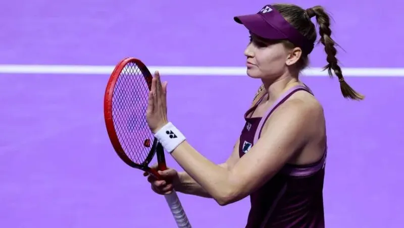 ريباكينا تواصل تألقها في الرياض وتتأهل لنصف نهائي البطولة الختامية للتنس 