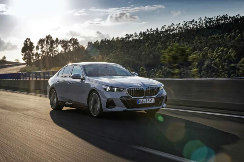 صراع الأناقة: أودي A6 تواجه BMW 5 Series