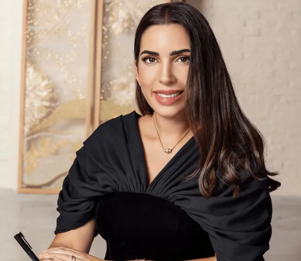 رائدة الأزياء رزان العزوني لـ "الرجل": تصاميمي مشغولة من لؤلؤ البحر وذهب الصحراء...  وطموح المرأة السعودية لا يعرف الحدود